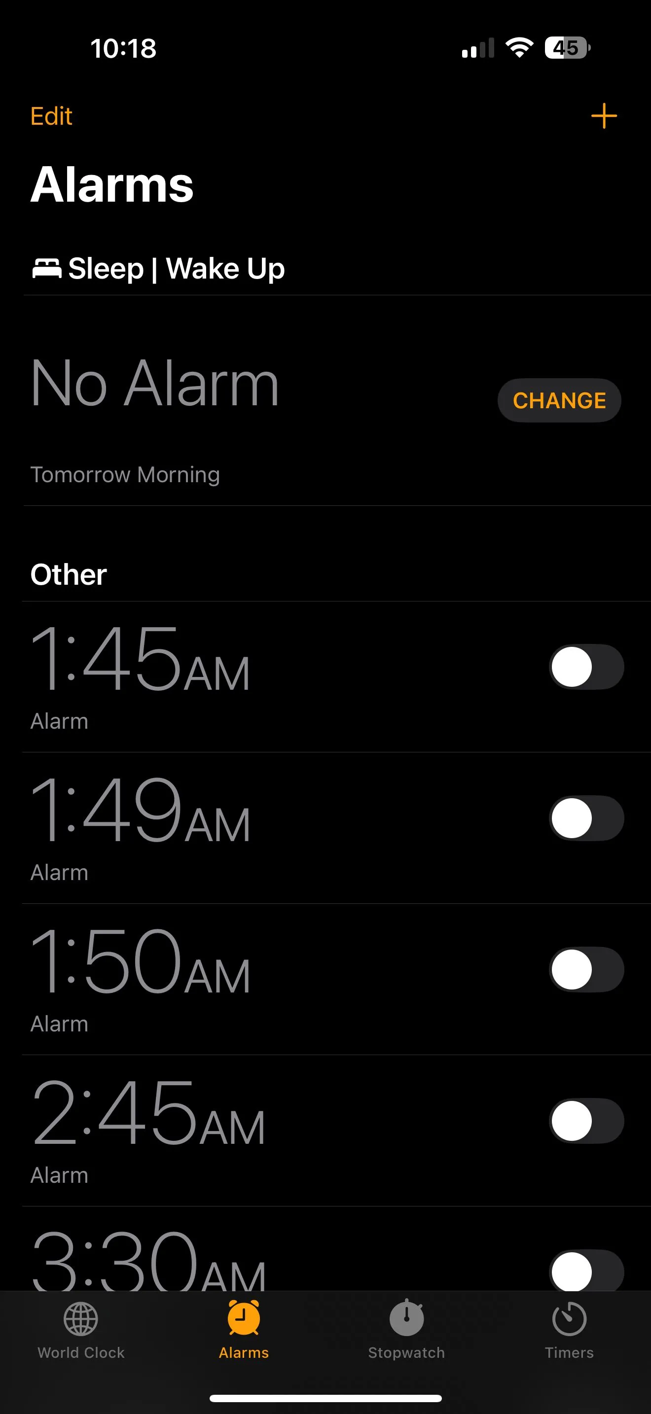 Màn hình chính của ứng dụng Đồng hồ (Clock app) trên iPhone, nơi cài đặt báo thức tùy chỉnh bằng nhạc Apple Music.