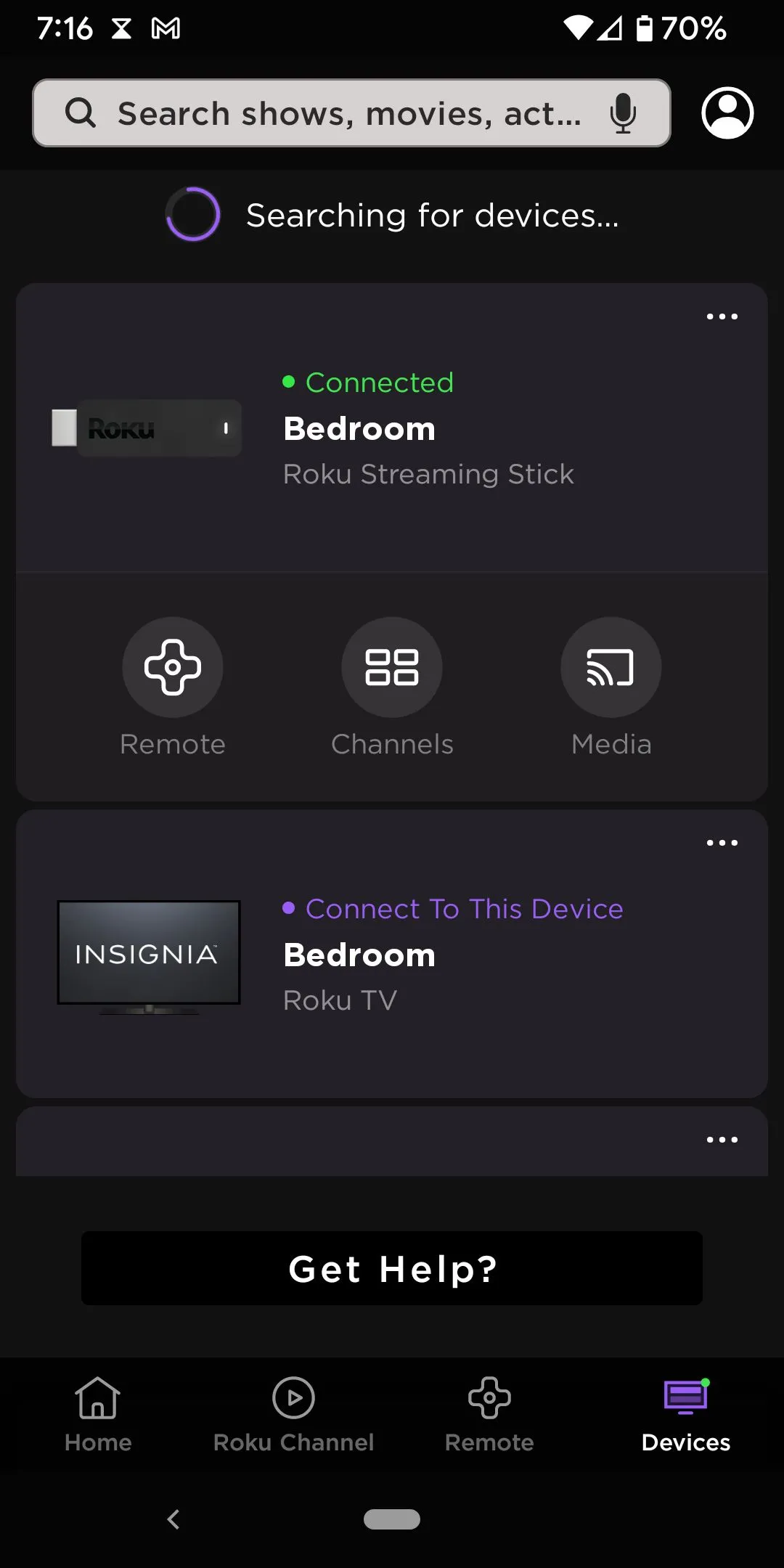 Màn hình &quot;Devices&quot; (Thiết bị) trong ứng dụng điều khiển Roku, liệt kê các thiết bị Roku đã kết nối sẵn sàng để điều khiển bằng điện thoại.