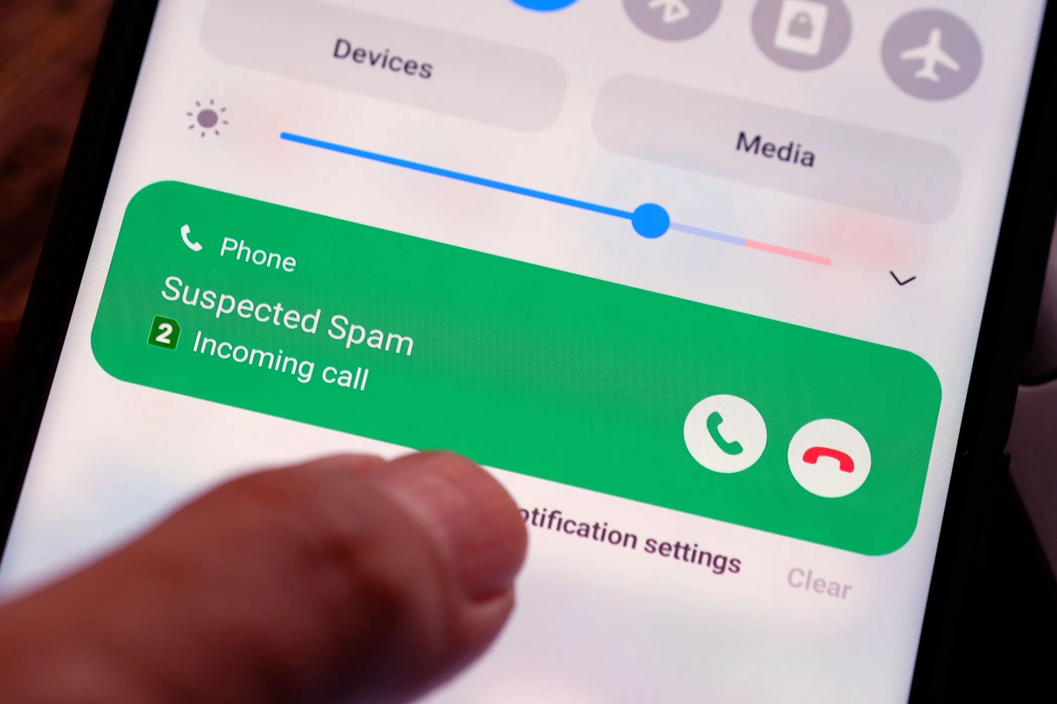 Màn hình điện thoại Android hiển thị cuộc gọi bị nghi ngờ là spam hoặc lừa đảo