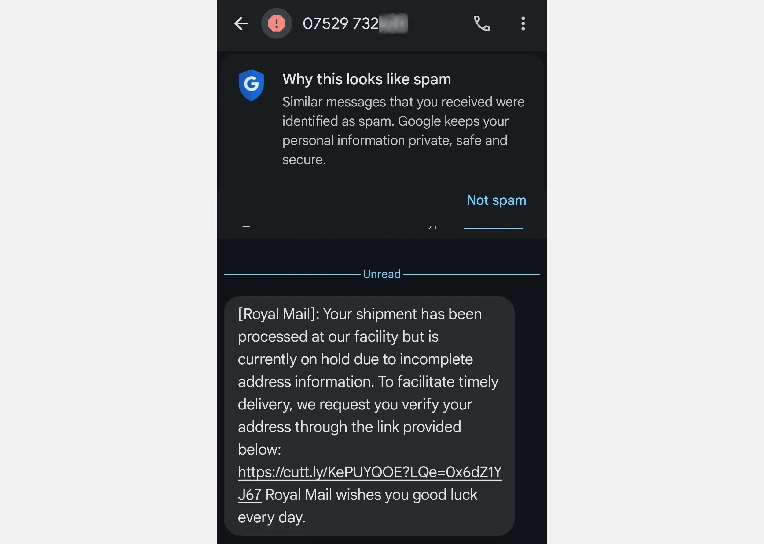 Màn hình điện thoại hiển thị tin nhắn smishing giả mạo dịch vụ vận chuyển