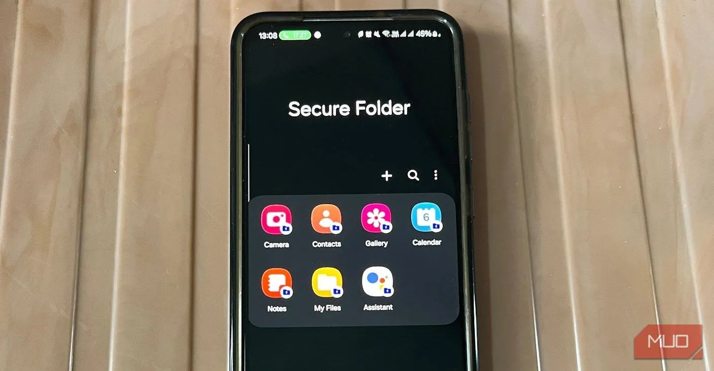 Màn hình điện thoại Samsung hiển thị Thư mục Bảo mật, cảnh báo về lỗ hổng One UI 7