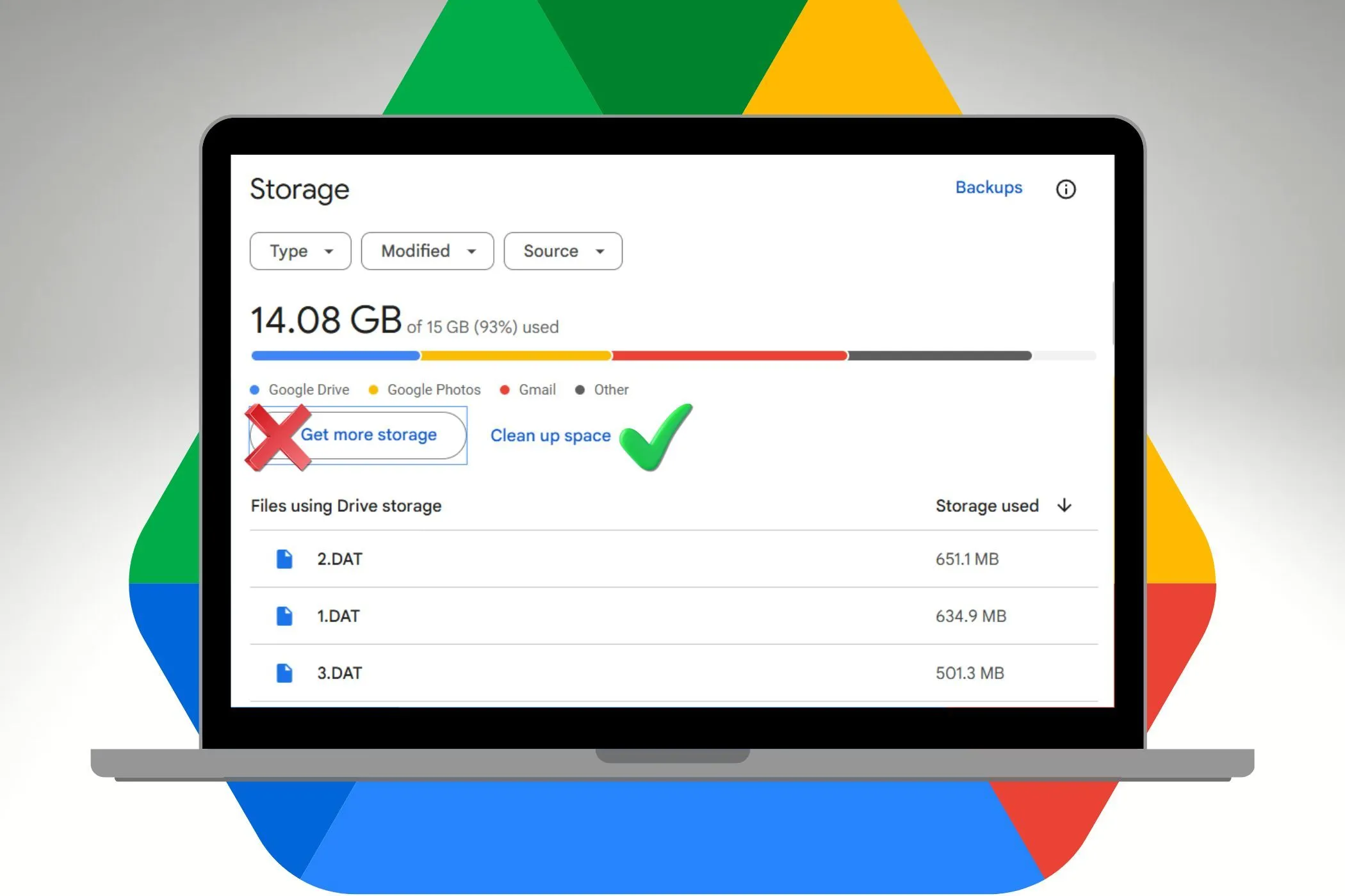 Màn hình laptop hiển thị trạng thái dung lượng lưu trữ đám mây với logo Google Drive, tượng trưng cho việc sao lưu dữ liệu miễn phí.
