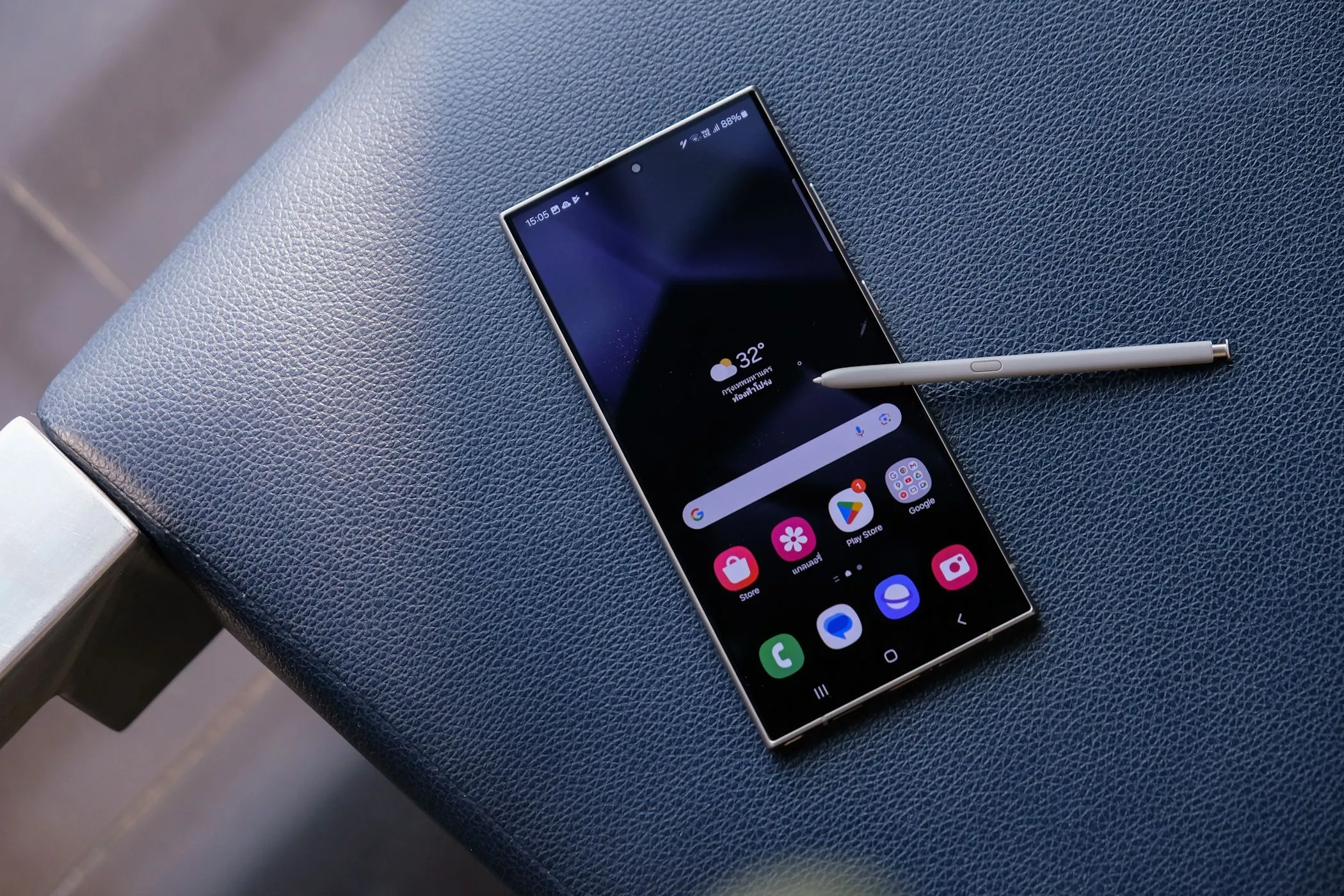 màn hình LTPO trên Samsung Galaxy S24 Ultra và S Pen tối ưu tiết kiệm pin