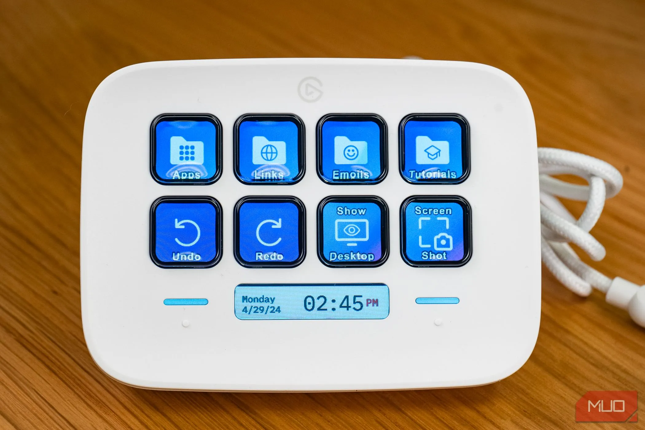 Màn hình mặc định của Stream Deck Neo, minh họa khả năng hiển thị các biểu tượng phím tắt tùy chỉnh.