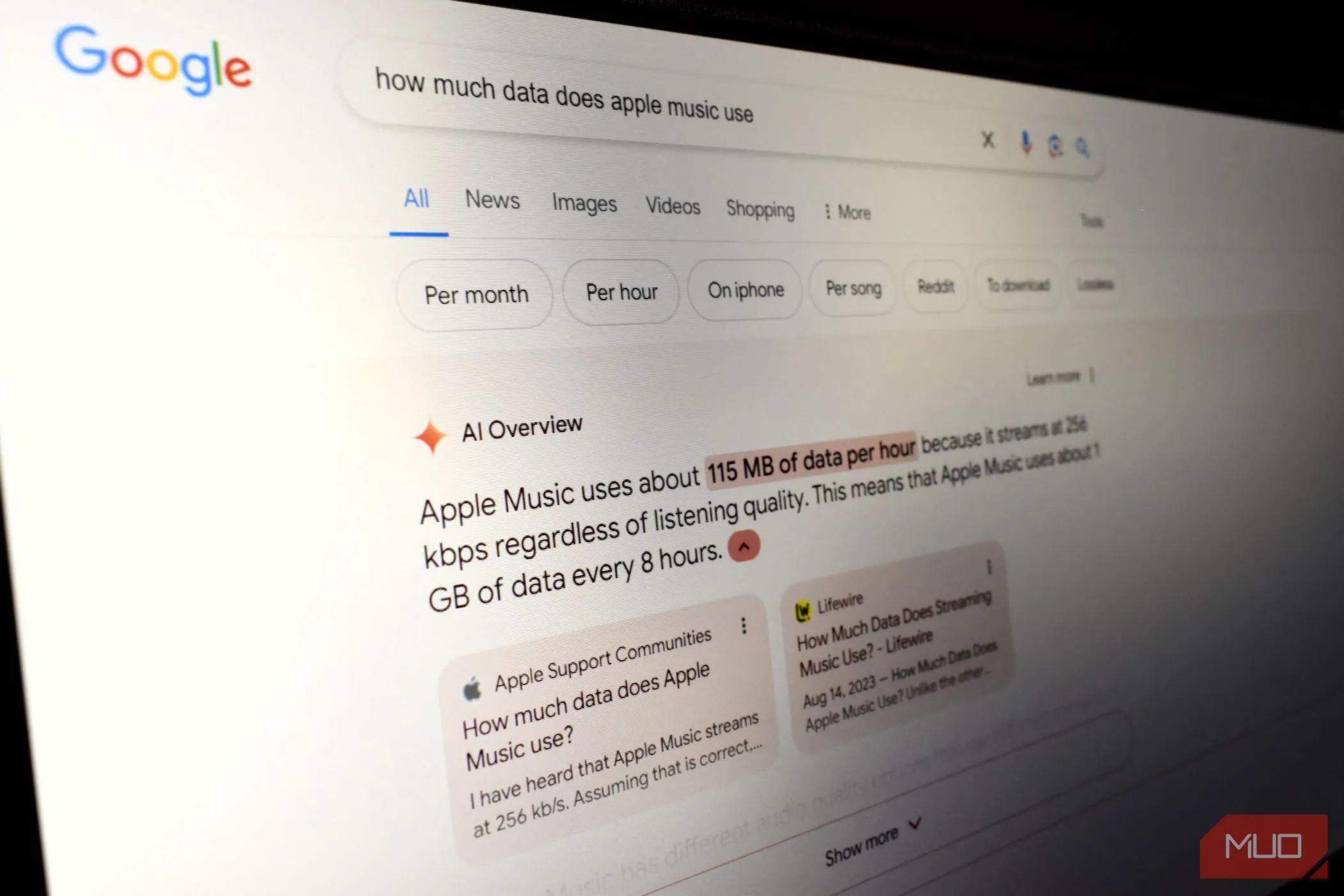 Màn hình máy tính hiển thị tính năng AI Overviews của Google, gợi nhớ các vấn đề về hiệu suất AI của Gemini trước đây.