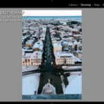 Màn hình phần mềm Adobe Lightroom trên máy tính hiển thị tùy chọn hiệu chỉnh ống kính và hồ sơ lens, minh họa tính năng nâng cao không có trên điện thoại.