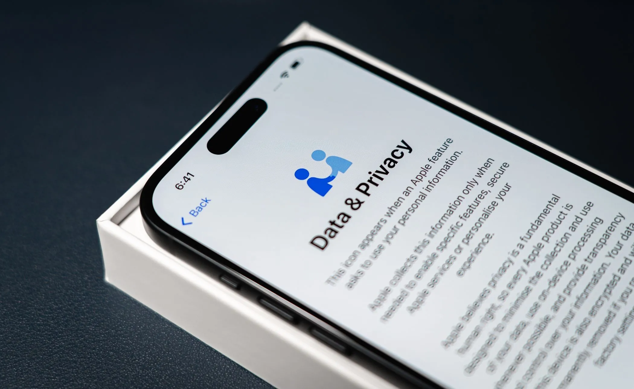 Màn hình quyền riêng tư trên iPhone 14 Pro, minh họa khả năng bảo mật dữ liệu vượt trội của iOS
