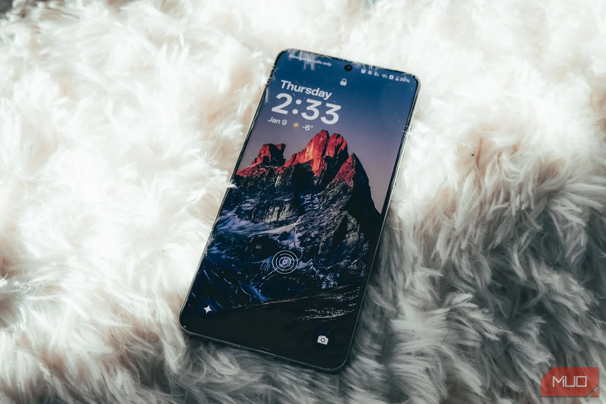 Màn hình sáng rực của OnePlus 13 hiển thị giao diện OxygenOS 15, cho thấy hiệu năng mượt mà và khả năng đa nhiệm ấn tượng.