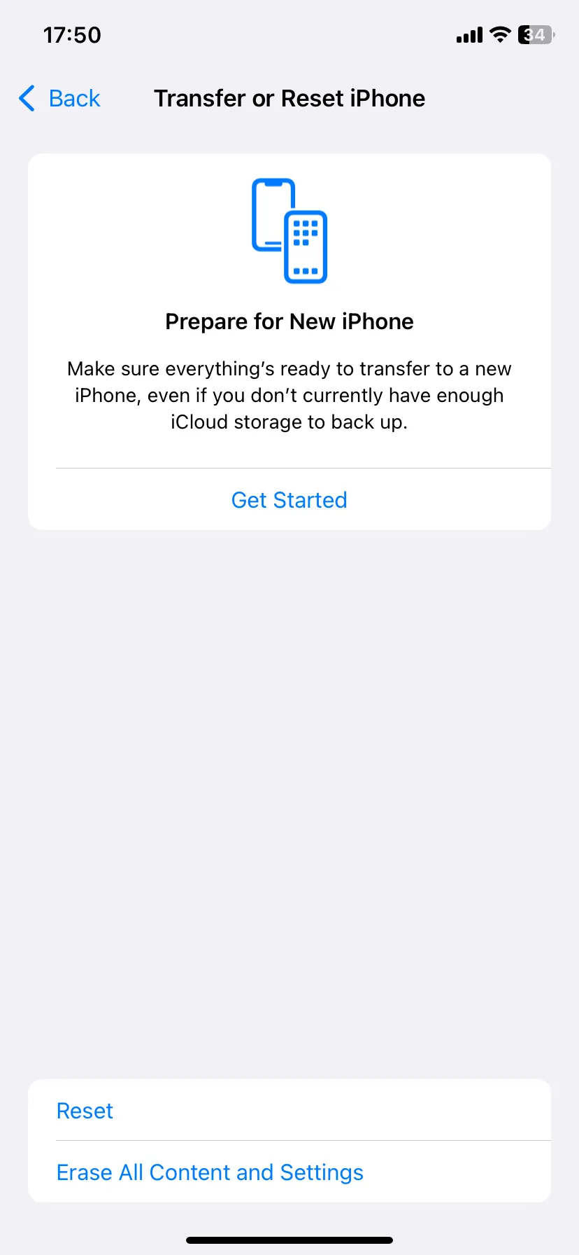 Màn hình Tùy chọn Chuyển hoặc Đặt lại iPhone trong cài đặt Cài đặt chung.