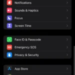 Màn hình ứng dụng Cài đặt (Settings) trên iPhone với tùy chọn Quyền riêng tư & Bảo mật được đánh dấu.