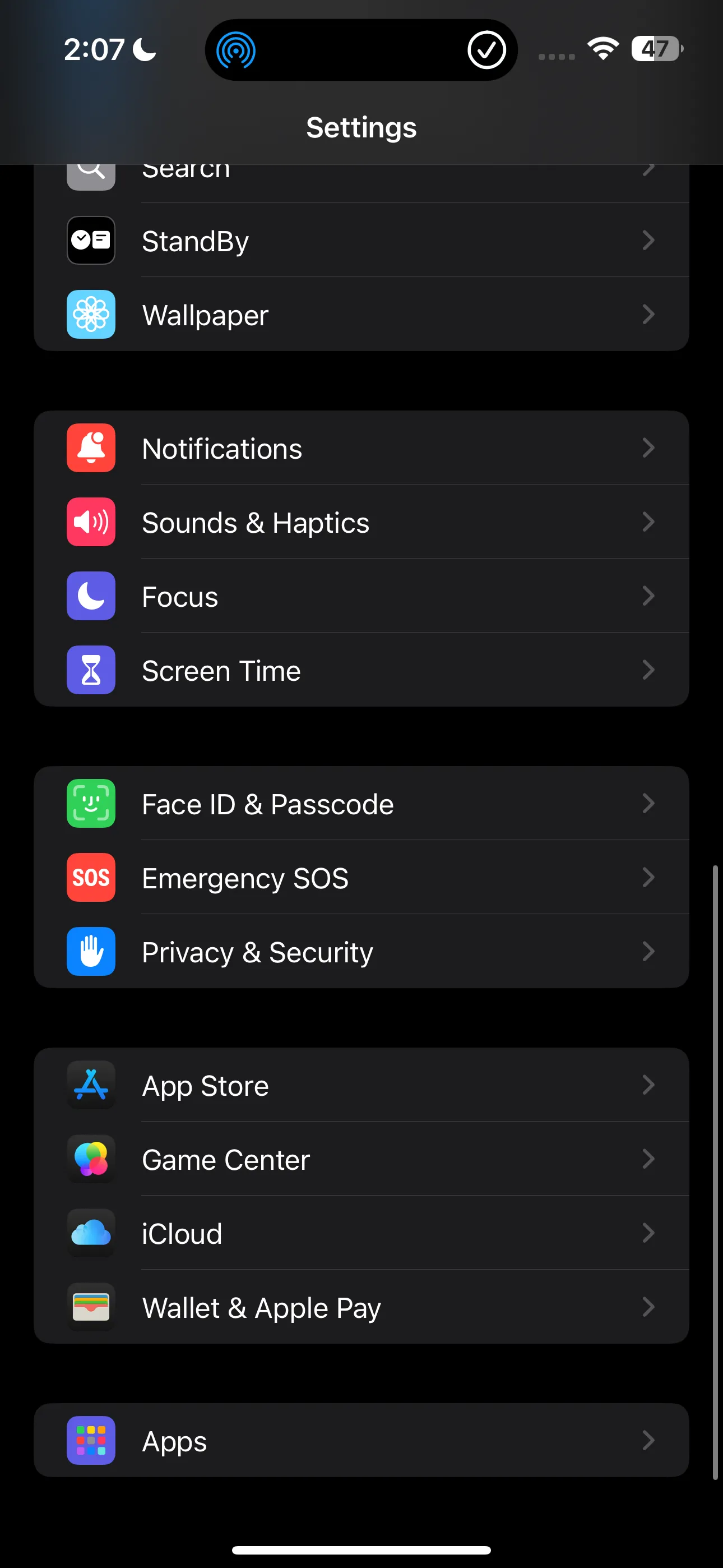Màn hình ứng dụng Cài đặt (Settings) trên iPhone với tùy chọn Quyền riêng tư & Bảo mật được đánh dấu.