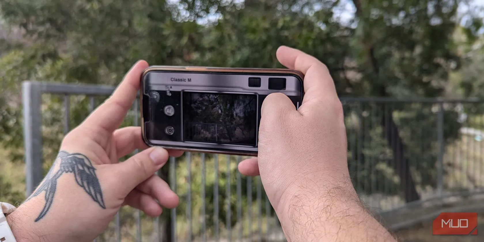 Màn hình ứng dụng OldRoll với giao diện máy ảnh film cổ điển trên iPhone