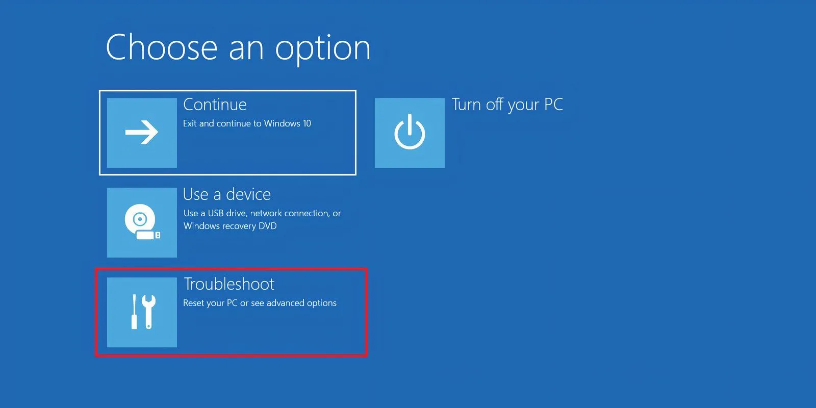 Màn hình Windows Recovery Environment (WinRE) với tùy chọn "Khắc phục sự cố" được chọn để sửa lỗi đăng nhập Windows.