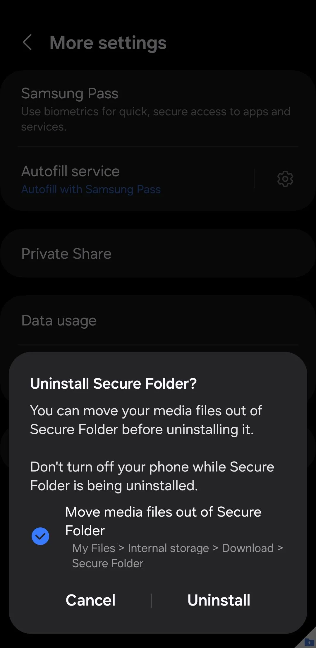 Màn hình xác nhận gỡ cài đặt Secure Folder trên điện thoại Samsung, kèm tùy chọn di chuyển dữ liệu ra khỏi thư mục.