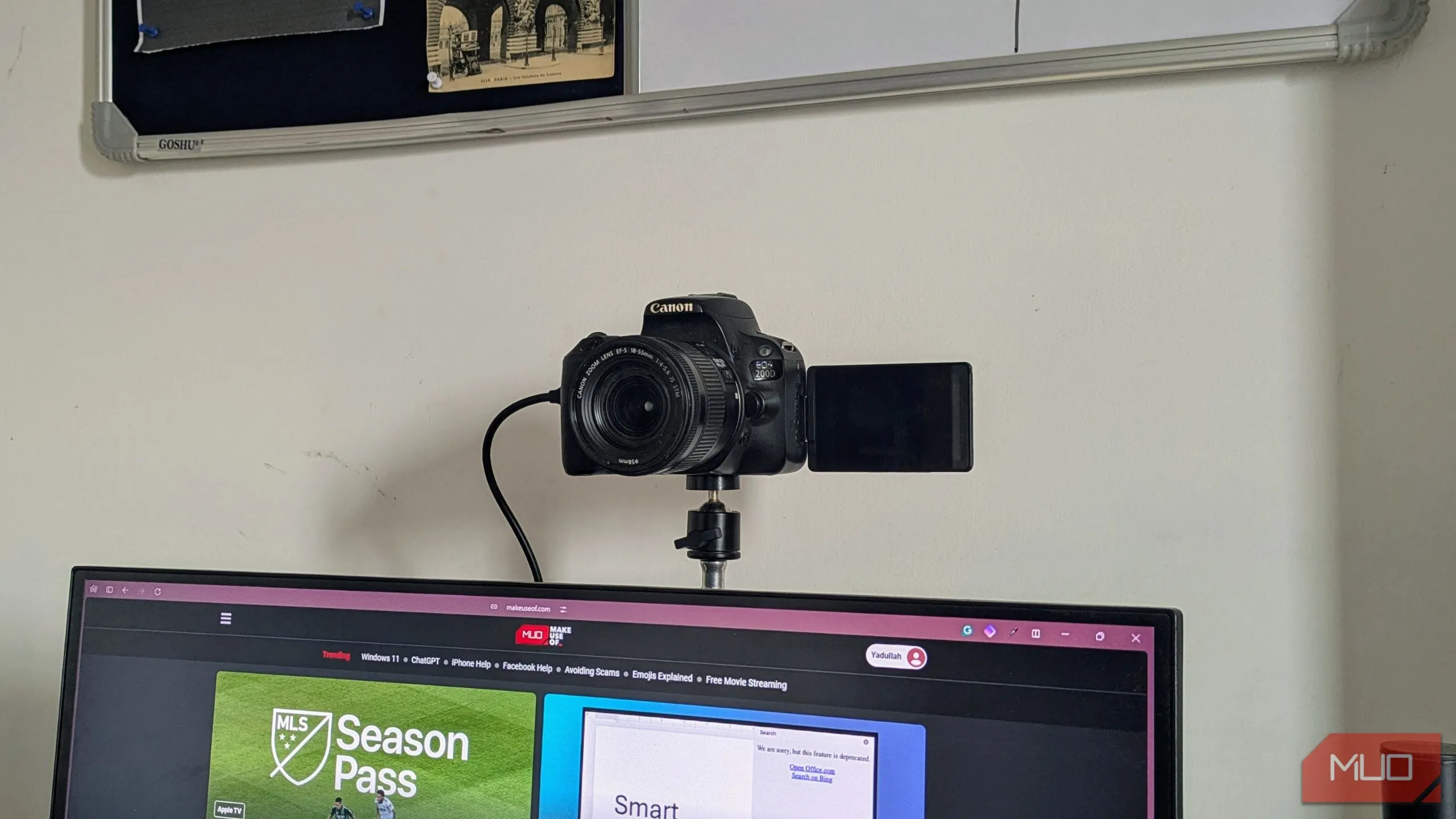 Máy ảnh DSLR Canon được kết nối và sử dụng như một webcam để hiển thị hình ảnh trực tiếp lên màn hình.