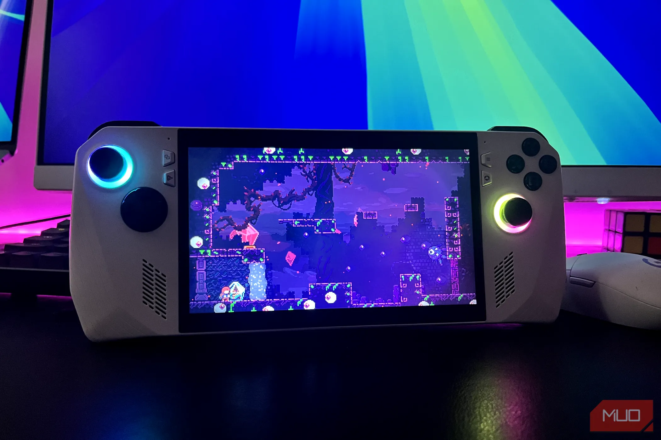 Máy chơi game cầm tay ASUS ROG Ally màu Celeste, minh họa cho cải tiến hỗ trợ phần mềm