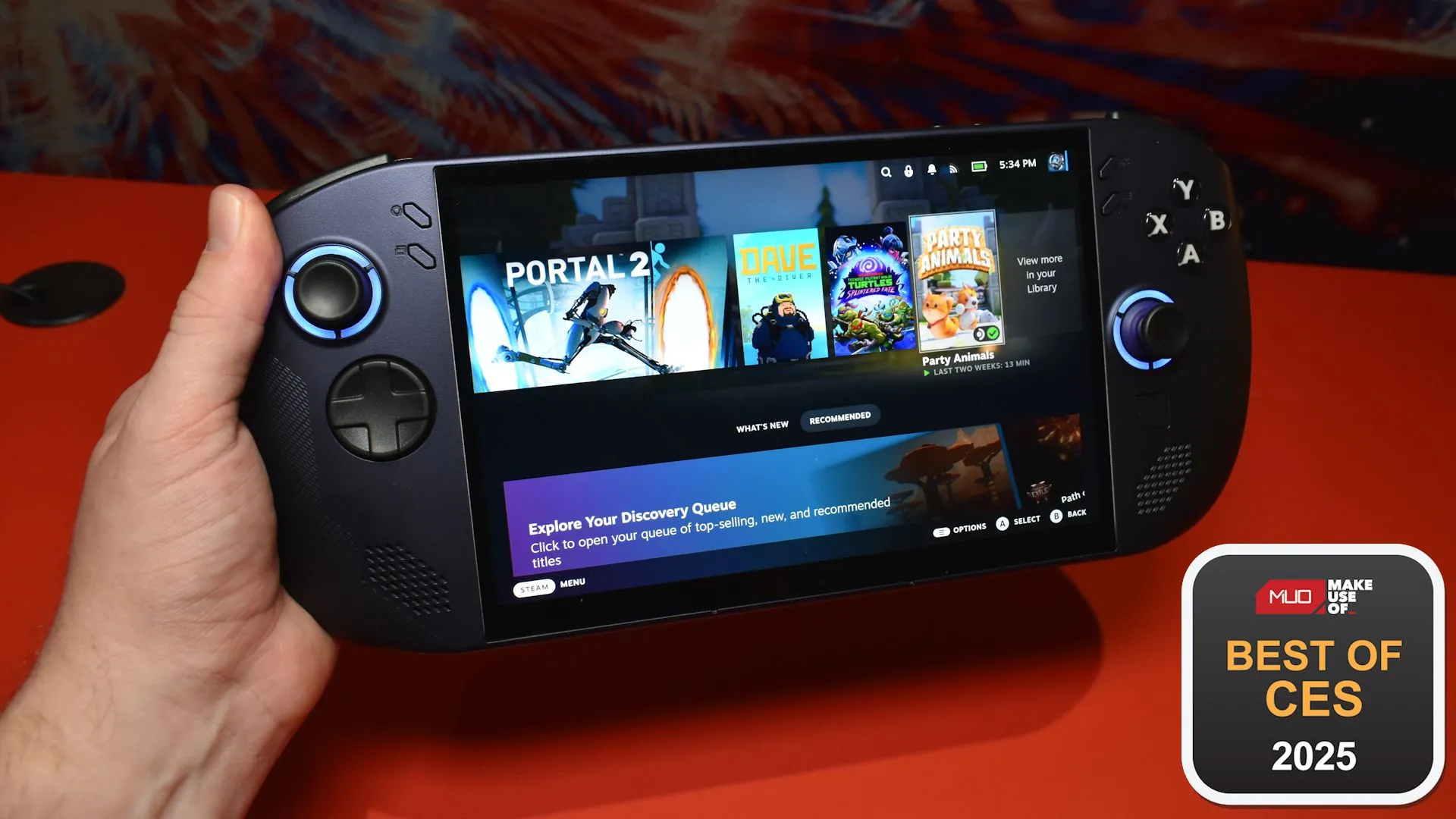 Máy chơi game cầm tay Lenovo Legion Go S chạy SteamOS tại CES 2025