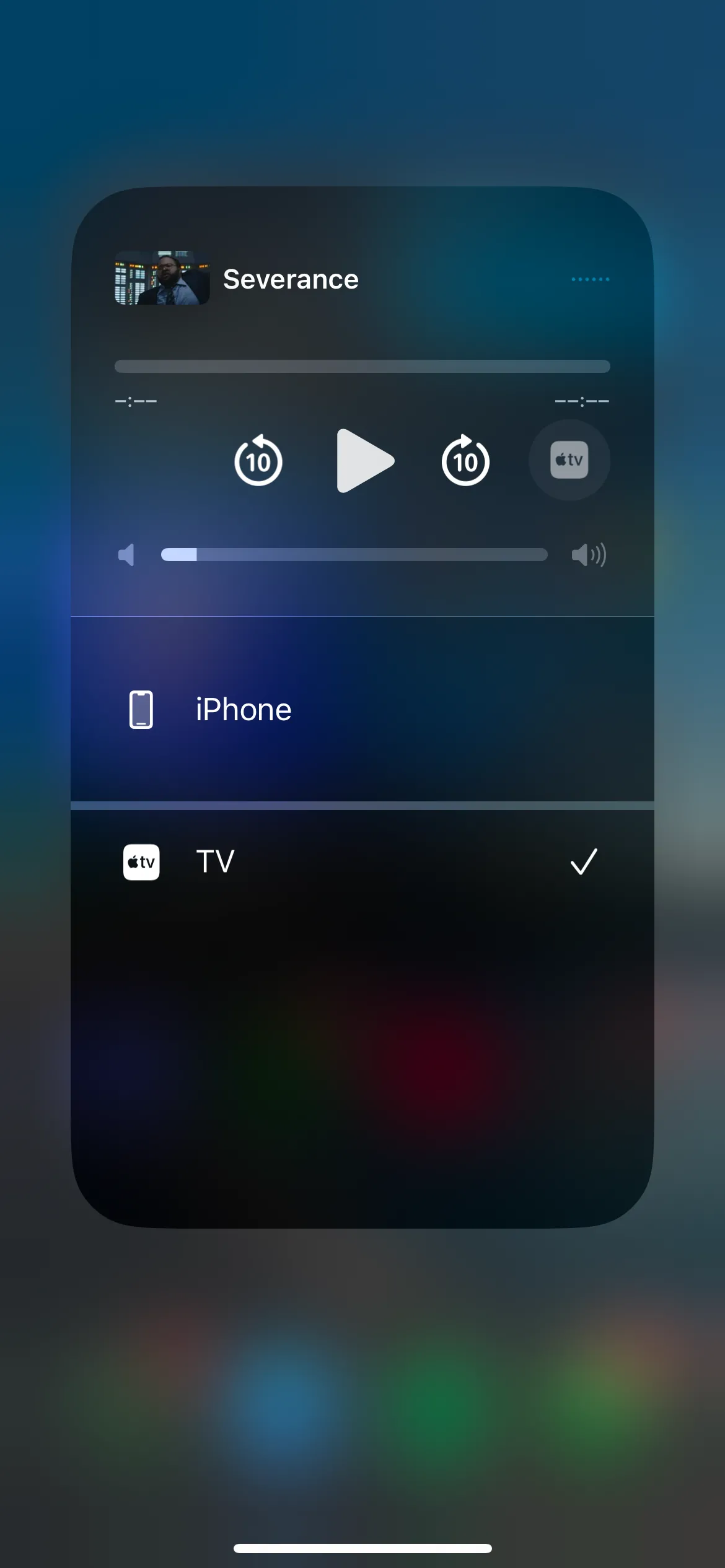 Menu AirPlay trên iPhone hiển thị các thiết bị để truyền phát nội dung video