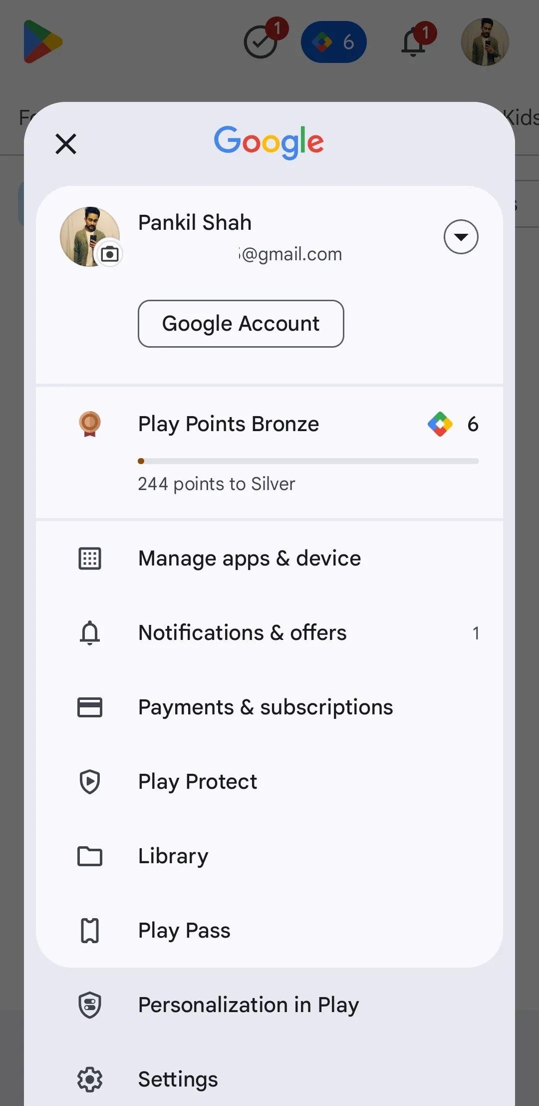 Menu chính của Google Play Store trên điện thoại Android với biểu tượng hồ sơ.