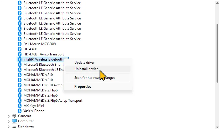 Menu ngữ cảnh của Bộ điều hợp Bluetooth trong Device Manager trên Windows 11, hiển thị tùy chọn &quot;Uninstall device&quot;
