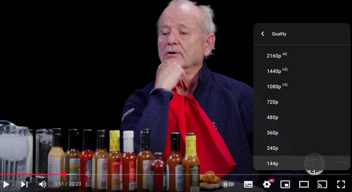 Menu tùy chọn chất lượng phát video trên YouTube, hiển thị các độ phân giải như 144p, 360p, 720p, 1080p, liên quan đến lỗi video YouTube bị mờ.