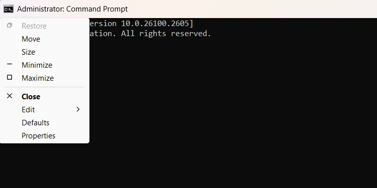 Menu tùy chọn xuất hiện khi nhấp chuột phải vào biểu tượng Command Prompt, hiển thị các lựa chọn cài đặt cửa sổ CMD.