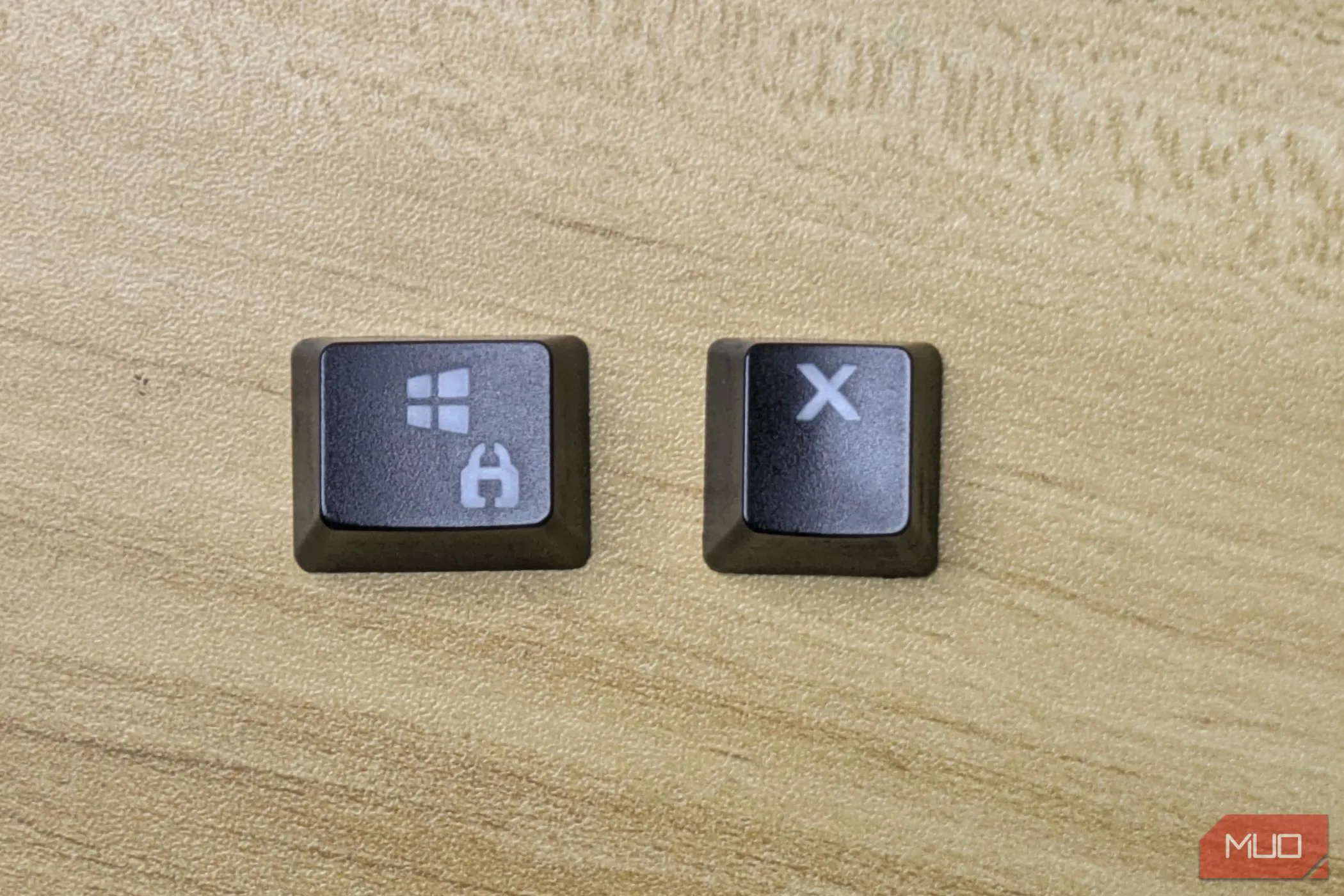 Minh họa phím Windows và phím X trên bàn phím, dùng để mở menu truy cập nhanh trong Windows 11