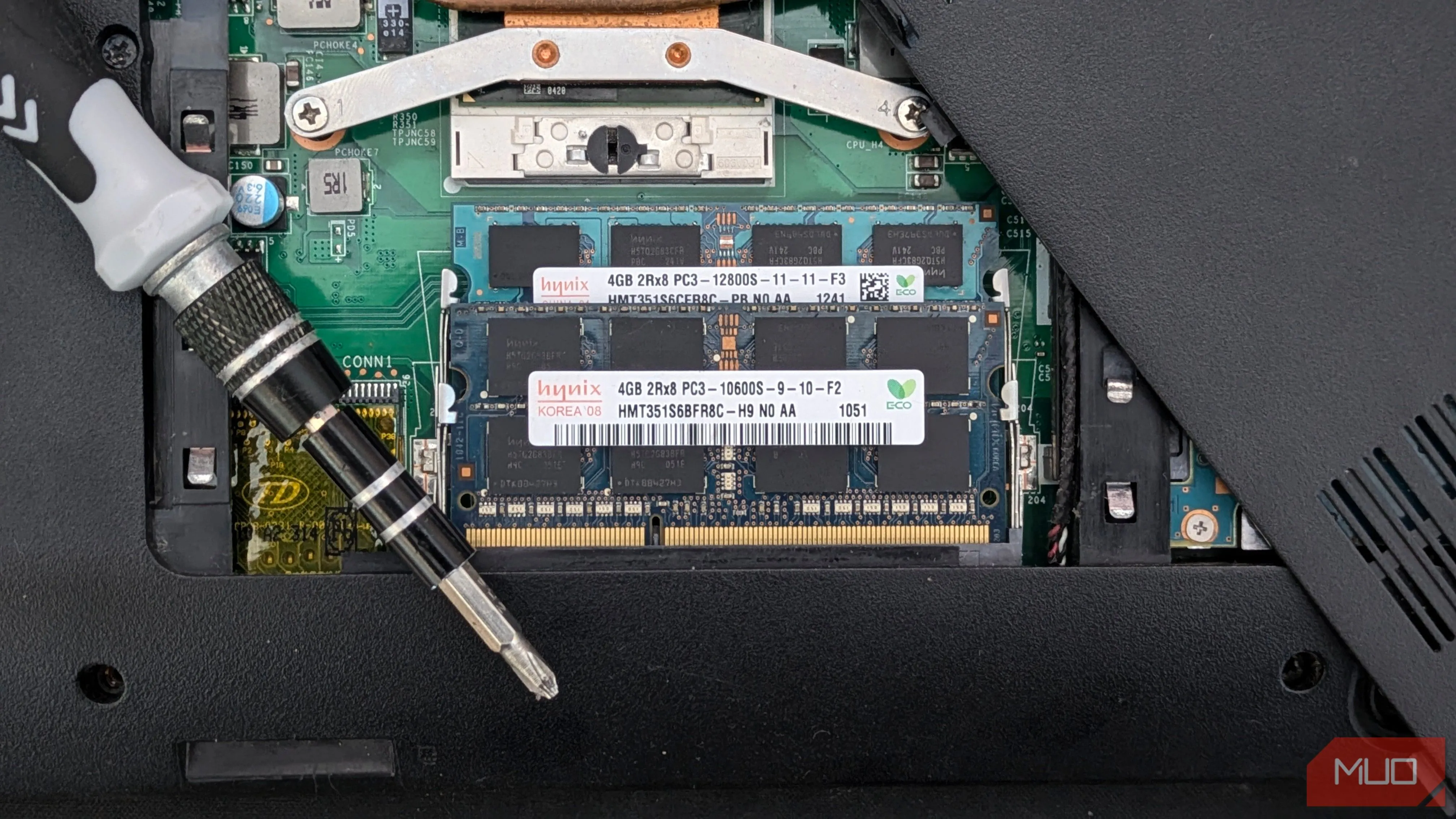 Nâng cấp thanh RAM giúp laptop hoạt động mượt mà hơn.