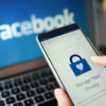 Người dùng điều chỉnh cài đặt quyền riêng tư trên ứng dụng Facebook trên điện thoại, minh họa việc quản lý thông tin cá nhân khi liên kết tài khoản.