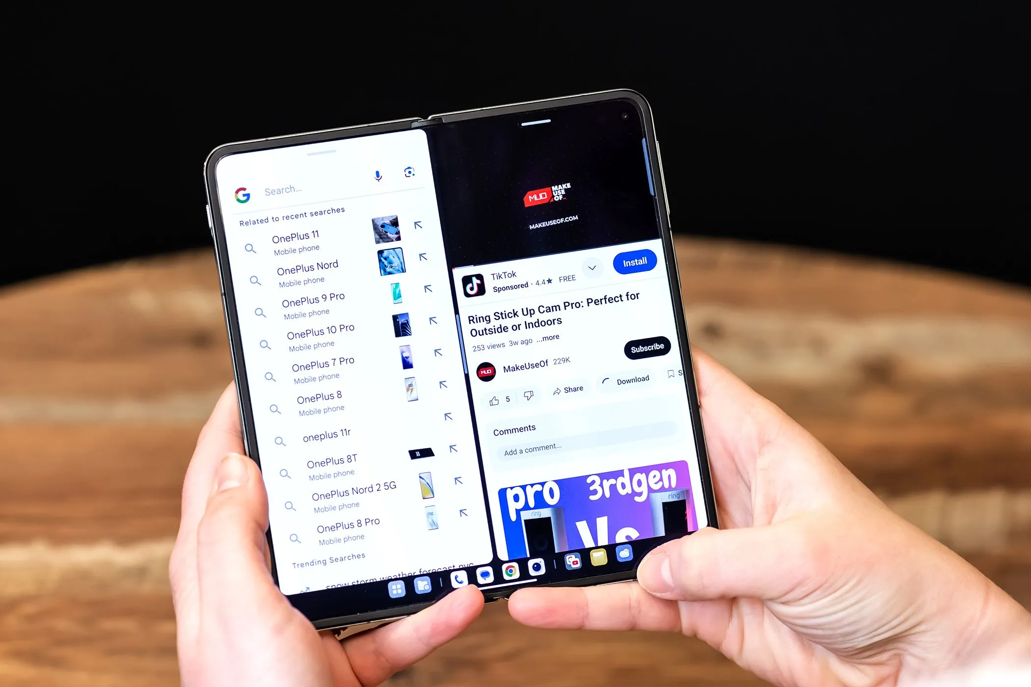 Người dùng trải nghiệm đa nhiệm chia đôi màn hình trên OnePlus Open