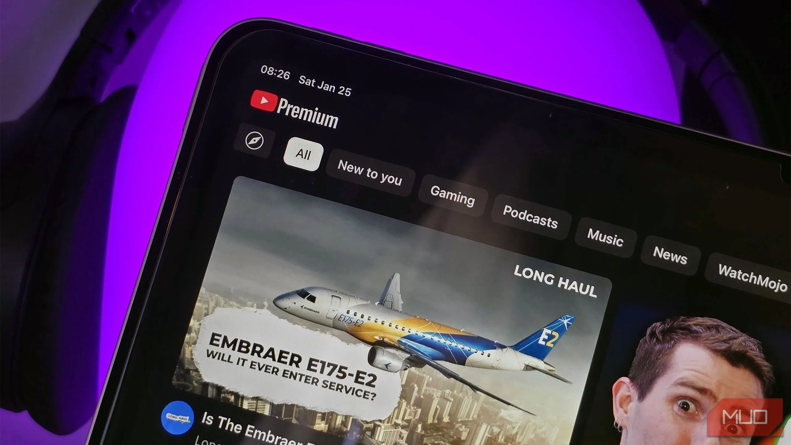 Người dùng trải nghiệm YouTube Premium trên iPad Air