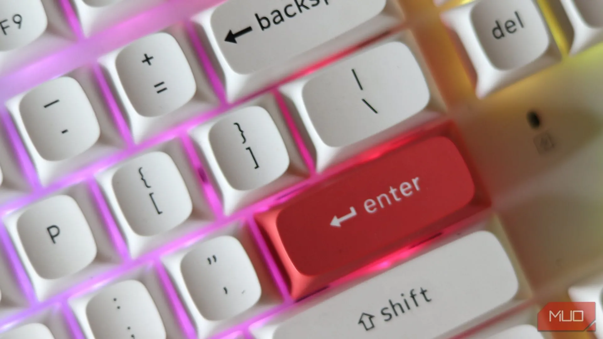 Nút Enter được làm nổi bật trên bàn phím cơ cao cấp Keychron K8 Pro với vật liệu và hoàn thiện chất lượng.