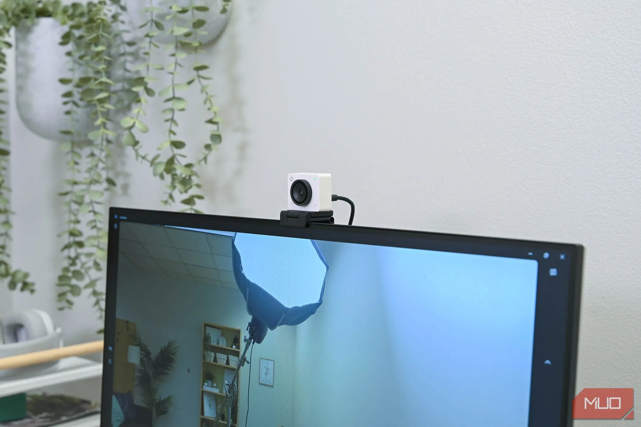 OBSBOT Meet 2 với góc nhìn rộng trên màn hình