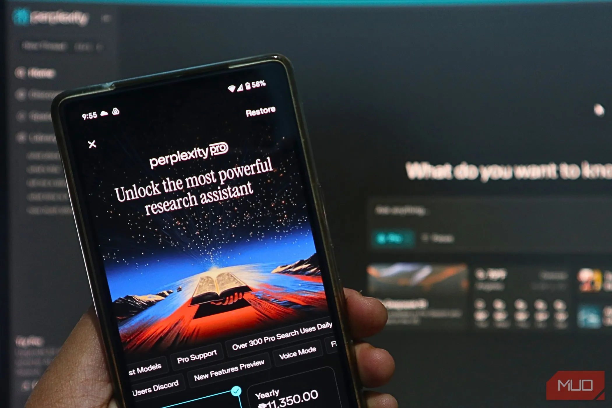 Perplexity AI hoạt động liền mạch trên điện thoại iPhone và trình duyệt web, minh họa tính linh hoạt của trợ lý AI