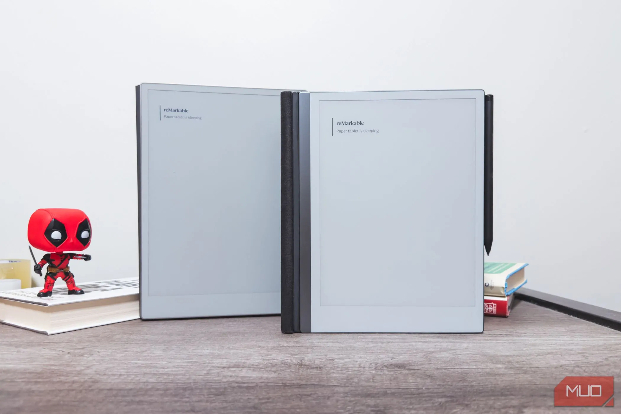 reMarkable Paper Pro và reMarkable 2 ở chế độ chờ