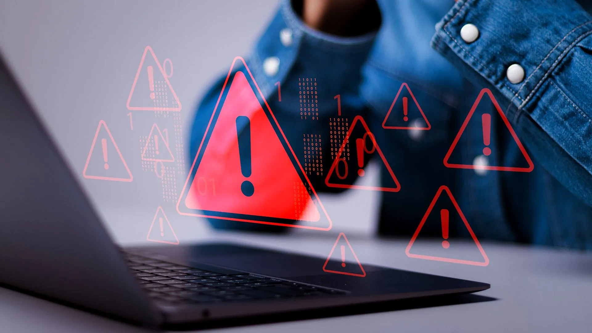 Rò rỉ dữ liệu trên máy tính xách tay với các hình tam giác cảnh báo màu đỏ