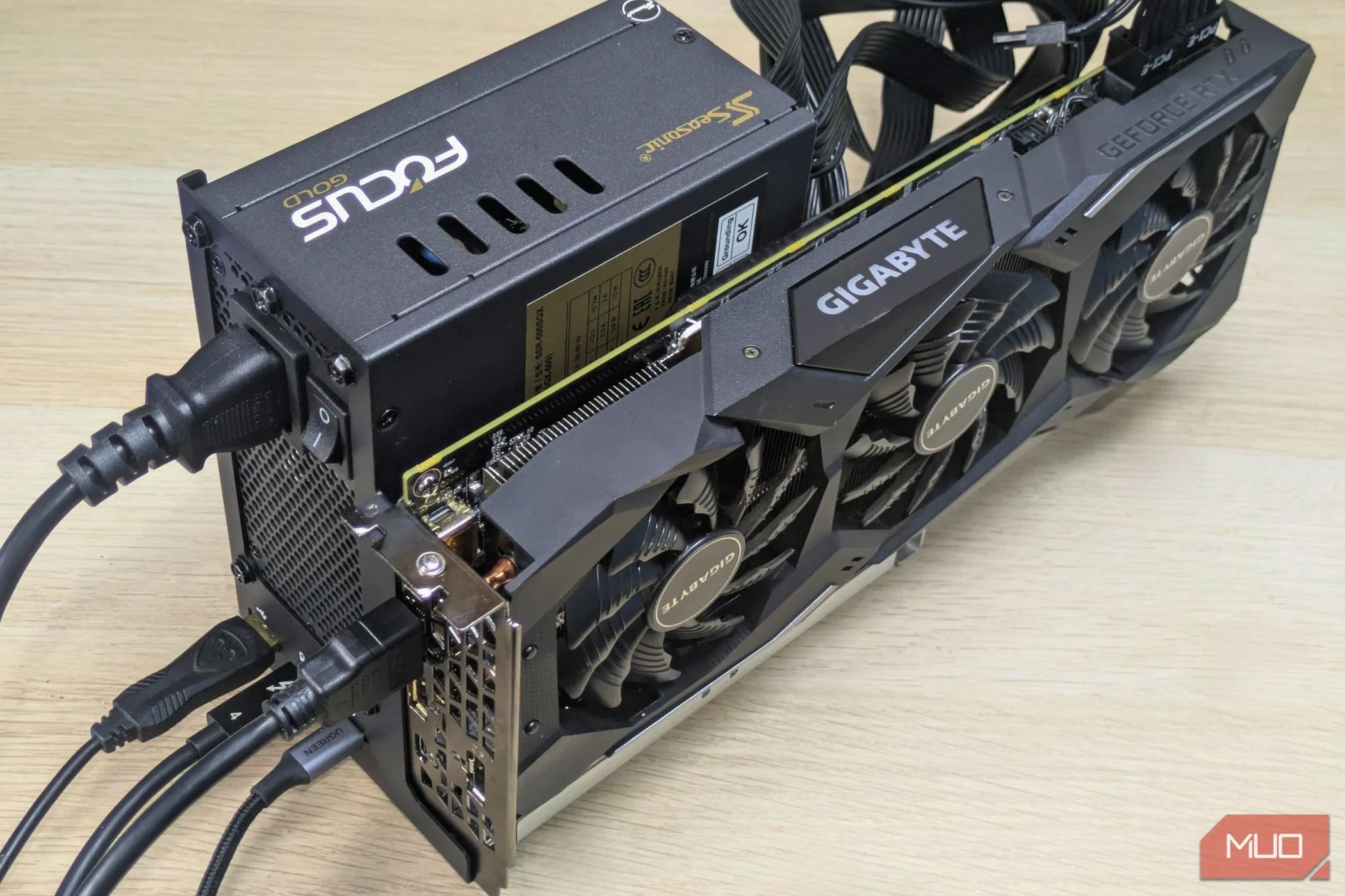 Sử dụng các tính năng USB docking trên eGPU đã lắp ráp