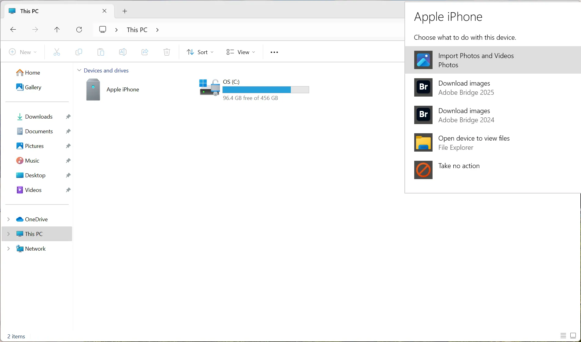Sử dụng File Explorer của Windows để nhập ảnh và video từ iPhone