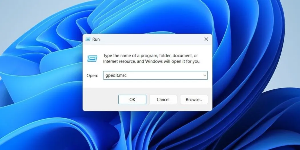 Sử dụng hộp thoại Run để mở Local Group Policy Editor