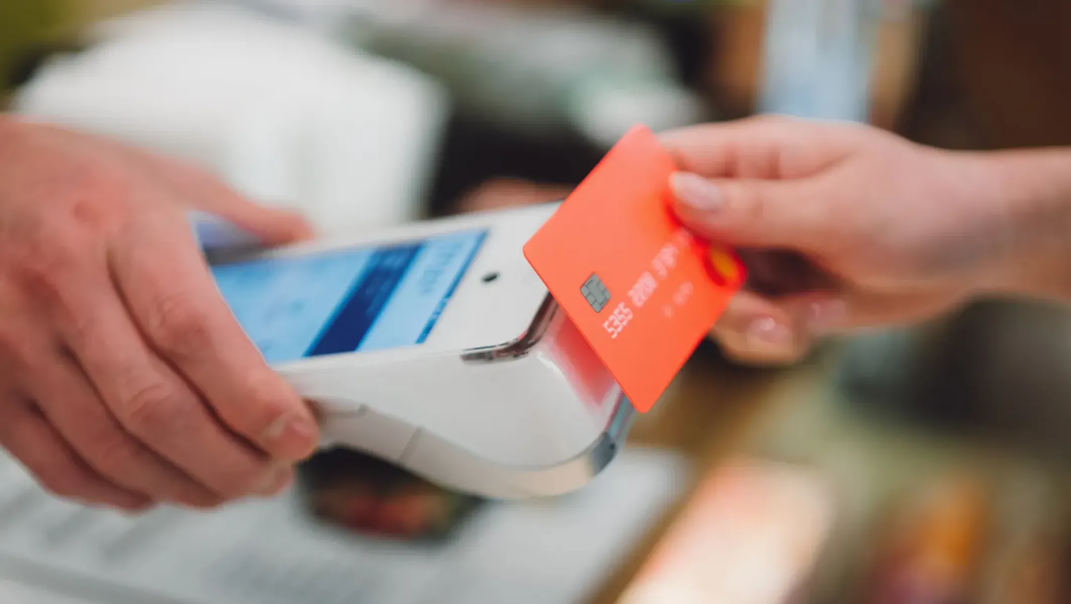 Sử dụng tính năng thanh toán không tiếp xúc (Tap-to-Pay) giúp bảo vệ thông tin thẻ khỏi các thiết bị skimming.