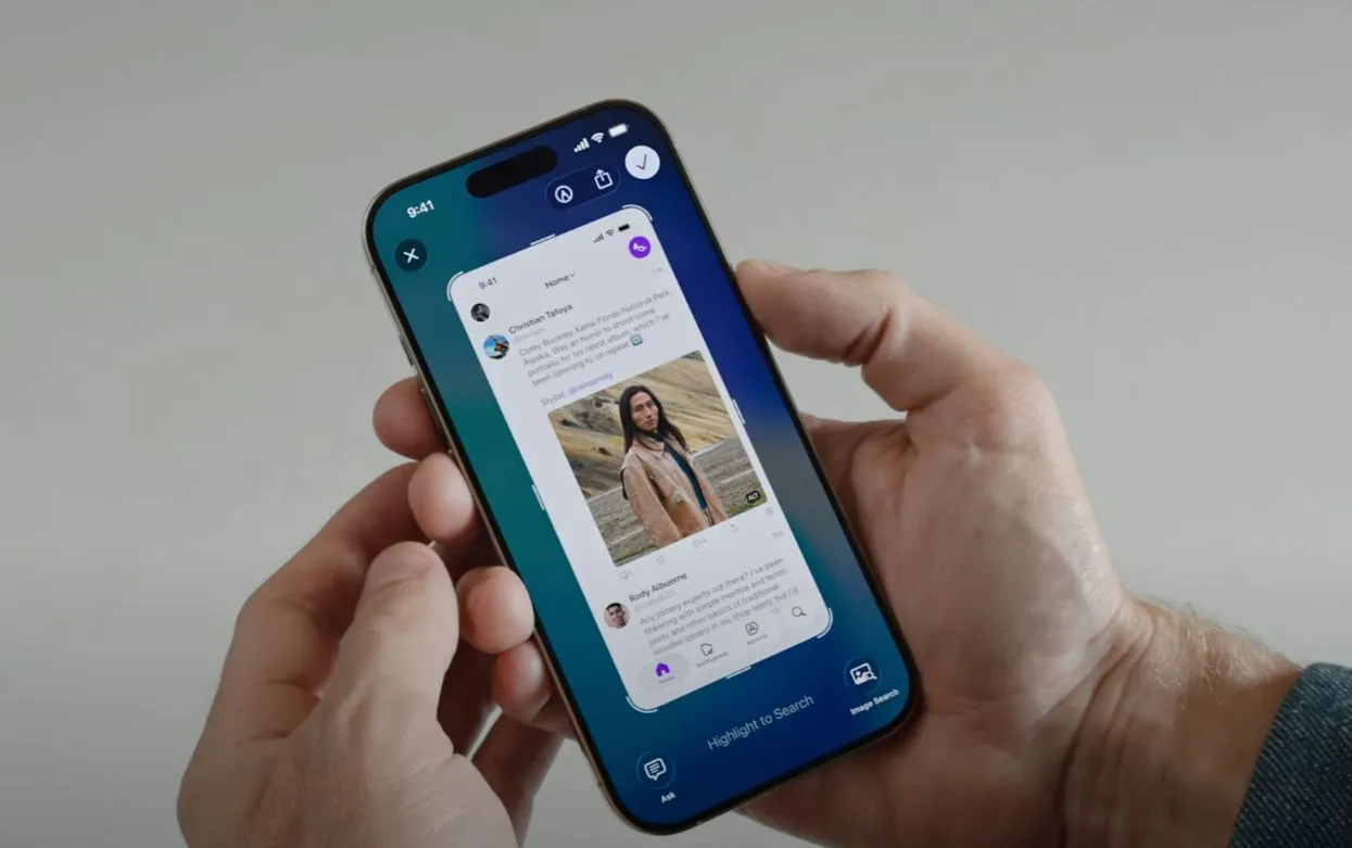 Sử dụng tính năng Trí tuệ Thị giác trên màn hình iOS 26 để tìm kiếm thông tin về đôi giày từ ảnh chụp màn hình.