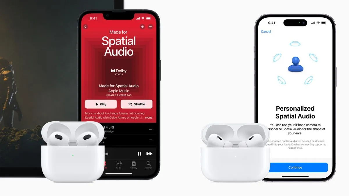 Tai nghe AirPods 3 và AirPods Pro 2 đặt cạnh iPhone 13 và iPhone 14 Pro, minh họa tính năng Âm thanh không gian (Spatial Audio) trên Apple Music.