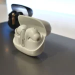 Tai nghe Xiaomi Buds 5 Pro Wi-Fi tại MWC 2025 với thiết kế không dây hiện đại
