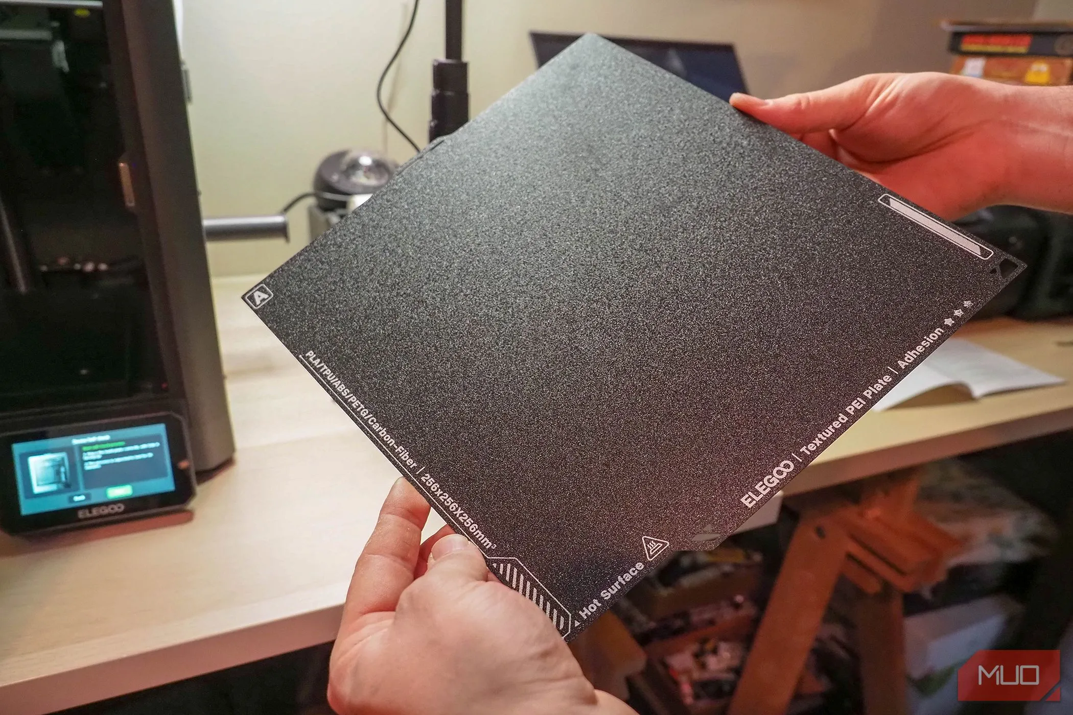 Tấm nền in PEI hai mặt của Elegoo Centauri Carbon với khả năng bám dính vật liệu tốt