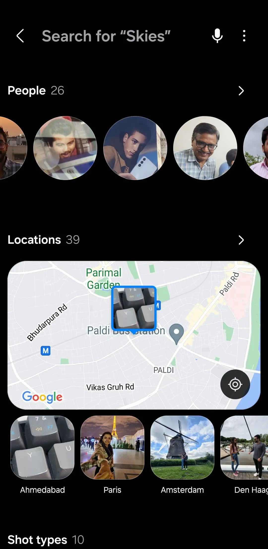 Thanh tìm kiếm trong ứng dụng Samsung Gallery cho phép tìm kiếm ảnh cả cục bộ và trên đám mây một cách liền mạch.