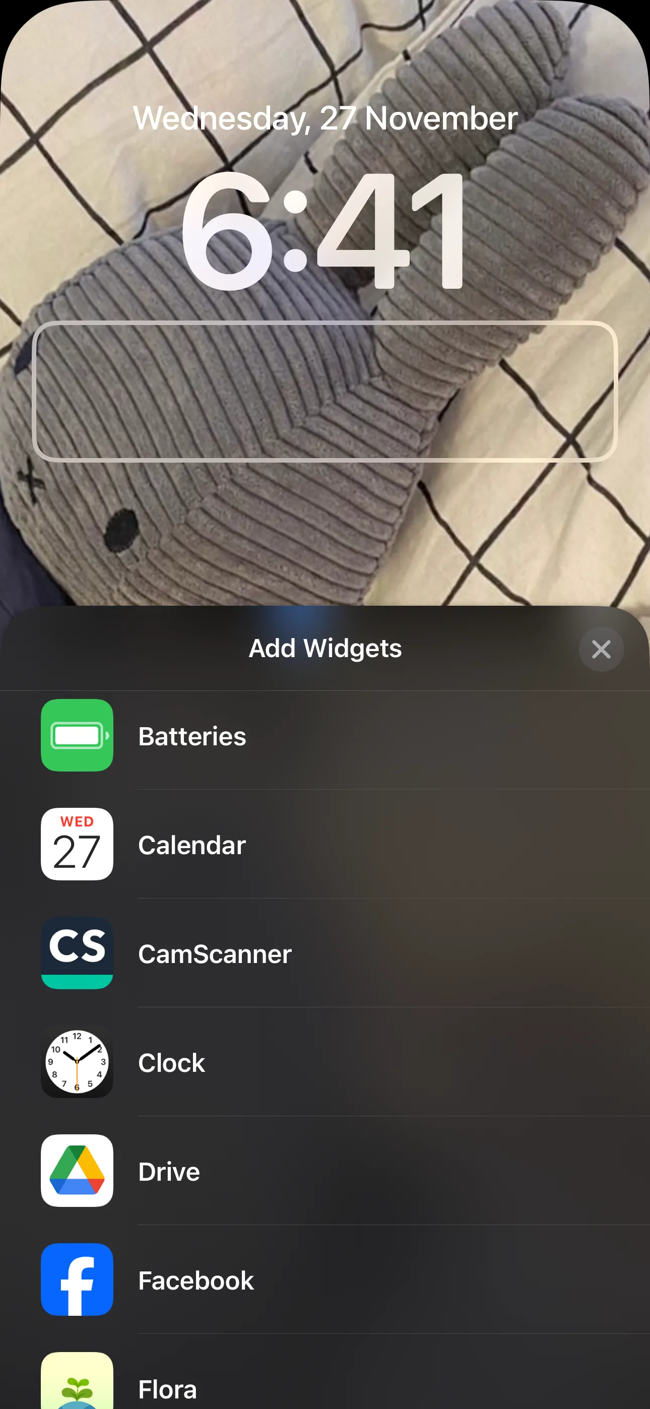 Thêm widget đồng hồ vào Màn hình khóa iPhone