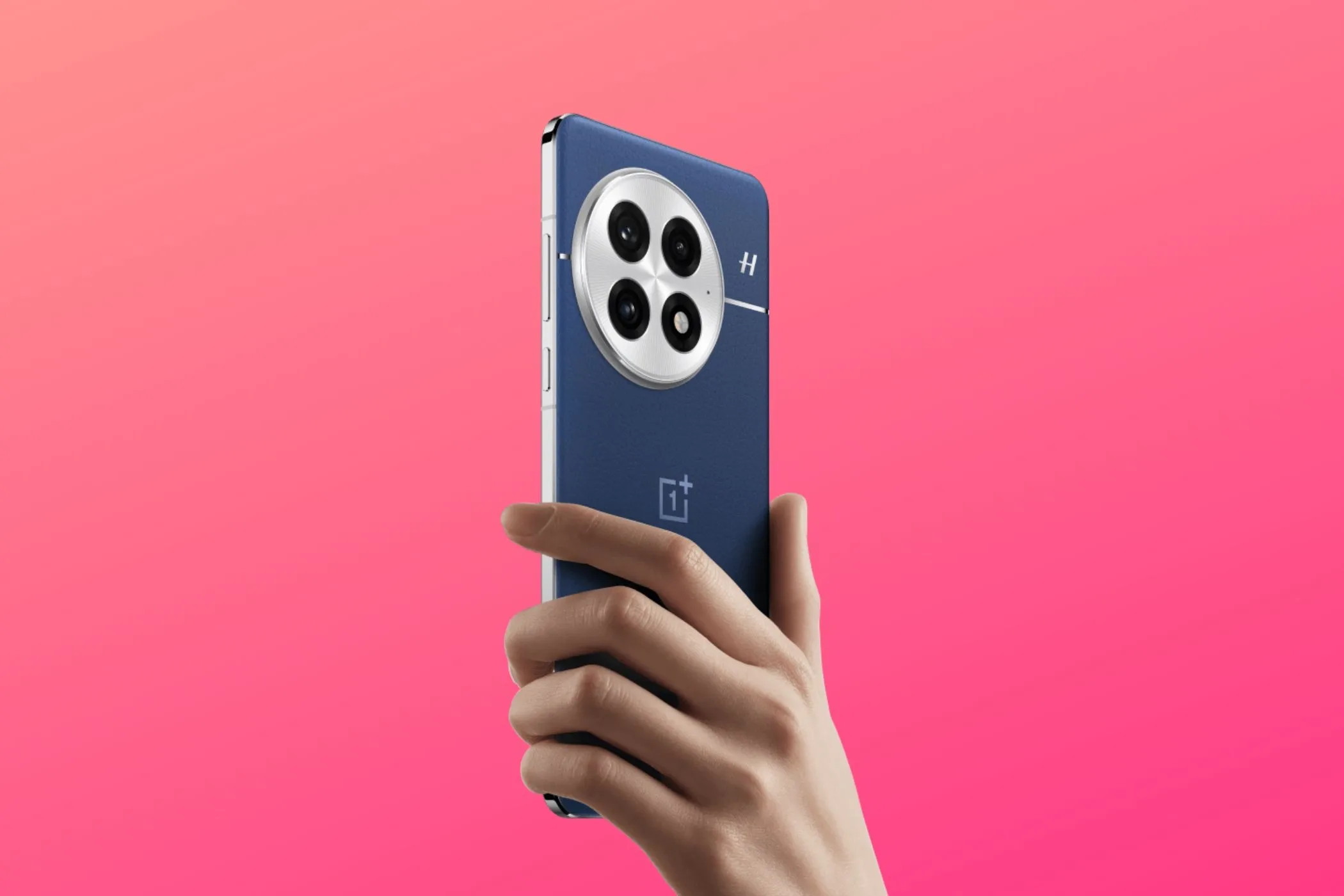 Thiết kế mới của OnePlus 13 với màn hình phẳng và đường nét vuông vắn