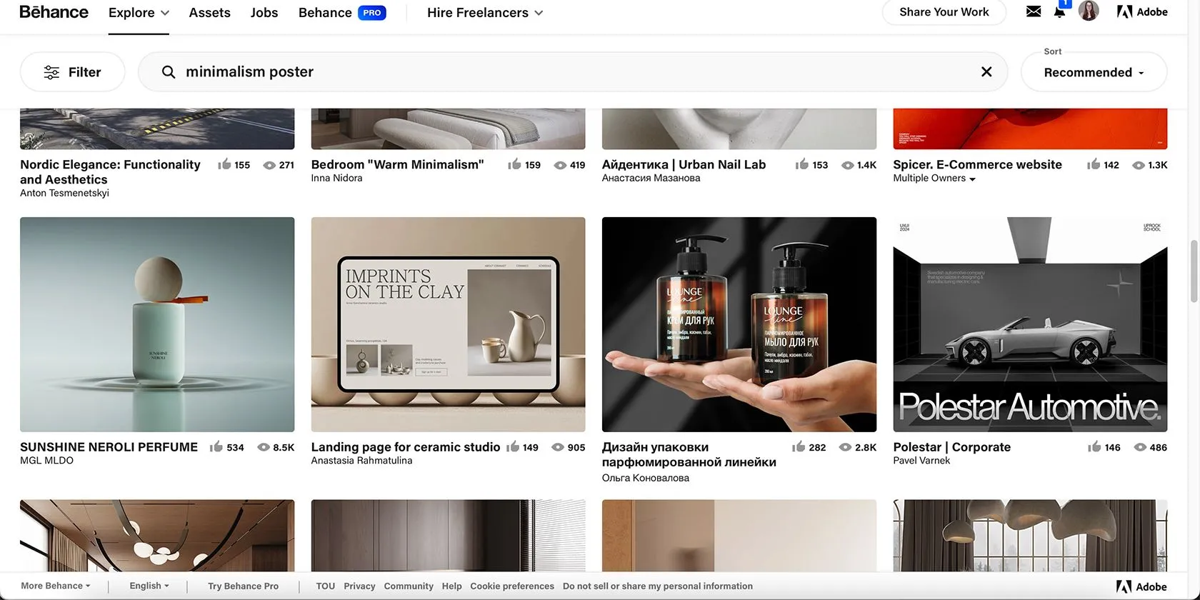 Thiết kế tối giản trên Behance, tập trung vào không gian trắng và các yếu tố tối thiểu, nhấn mạnh sự thanh lịch và rõ ràng.