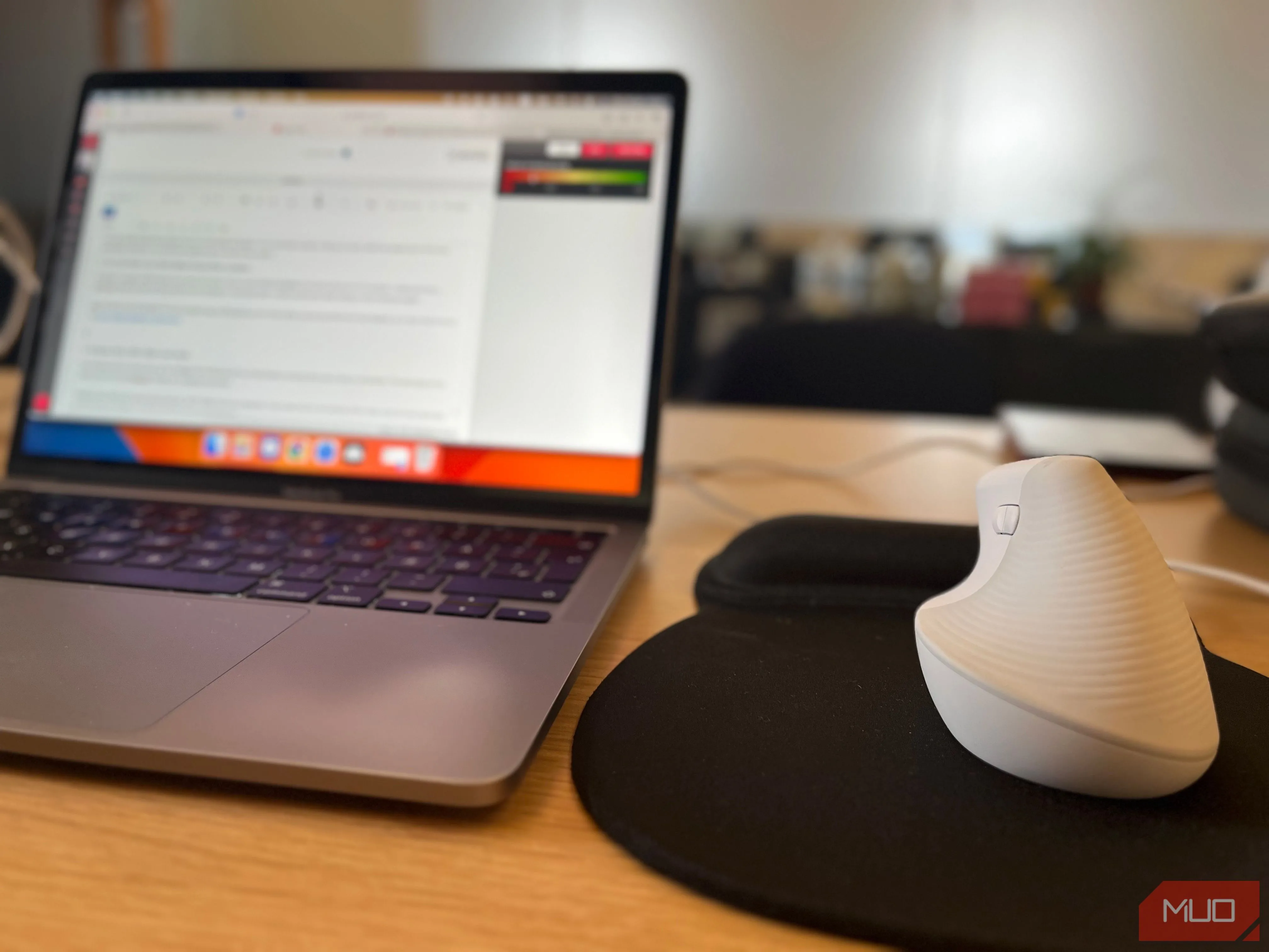 Thiết lập làm việc linh hoạt với chuột không dây trong không gian coworking