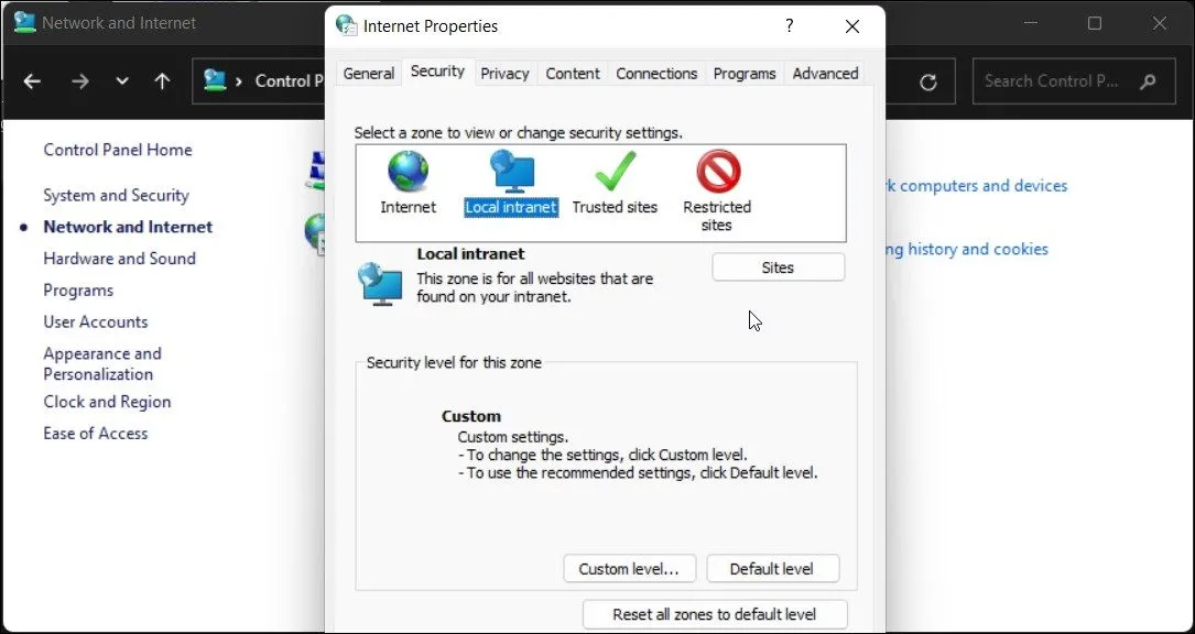 Thiết lập tùy chọn vùng Intranet cục bộ trong hộp thoại Thuộc tính Internet của Windows 11